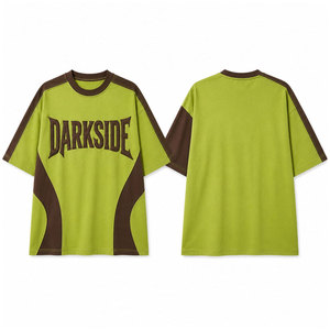 Camiseta Oversize de Manga Raglán Verde Marrón para Hombre Darkside, Cuello Redondo, Diseño con Letras Estampadas, Estilo Urbano, Tejido con Relieve - Product Image 1