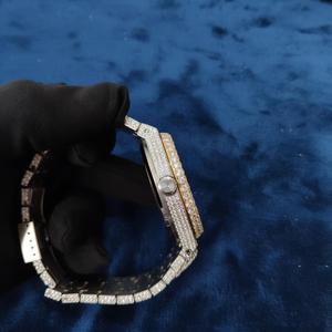 Montre de luxe pour homme, cadran/boîtier/bracelet entièrement sertis, finition bicolore or et argent, chiffres arabes, style moissanite, mécanique - Product Image 3