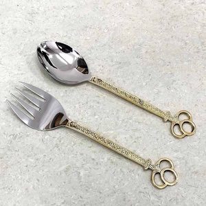 Ensemble de service à salade en acier inoxydable, Long manche en relief plaqué or en laiton massif avec conception d'ancre Unique - Product Image 4