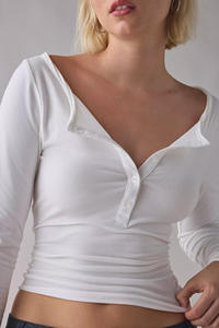 Camiseta Henley de Manga Larga para Mujer, 100% Algodón, Corte Ajustado, Diseño Personalizado, Estampado, Moda Boutique, Cuello Redondo, Estilo Baby Tee - Product Image 4