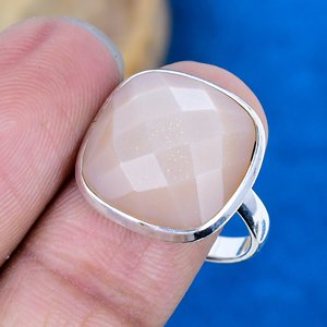 แหวนพลอยมูนสโตนสีพีชธรรมชาติ รูปทรงคุชชั่น ทำด้วยมือ เงินแท้ 925 - Product Image 2