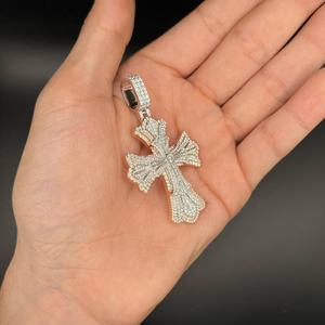 Pendentif Croix Iced Out en Argent 925 Plaqué Rhodium avec Moissanite, Breloque Religieuse, Bijou Unisexe Tendance - Product Image 2