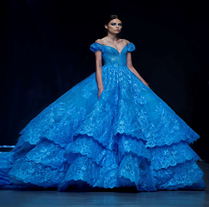 ชุดราตรีลูกไม้สีฟ้าอ่อนสวยหรู ประดับด้วยลายดอกไม้ที่ละเอียดอ่อนอย่างประณีต มีจำหน่ายในราคาขายส่ง - Product Image 3