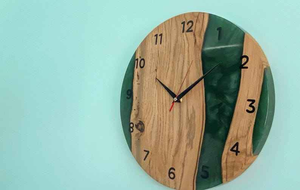 Horloge murale multicolores pour la maison, en résine époxy et bois, de qualité supérieure, design unique, horloge murale en bois, montre murale - Product Image 2