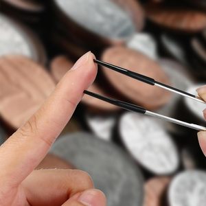 Pince à épiler antidérapante UBI à pointe dentée, 2 pièces, revêtement en caoutchouc, acier inoxydable, prise en main souple, précision durable pour les cils - Product Image 4