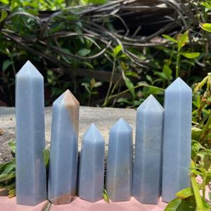 Tour de cristal d'angélite naturel bleu, poli à la main, avec gravure et pointe, pour la méditation, le Reiki et les chakras, du Rajasthan - Product Image 5