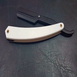 Nueva Navaja de Afeitar Recta para Barbería, Color Negro, con Estuche de Cuero y Logotipo Personalizado OEM - Product Image 6