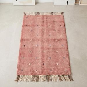 Tapis de luxe en laine tuftée à la main de style marocain rose poudré, doux et moelleux, motif tribal, tapis décoratif avec franges et pompons - Product Image 1