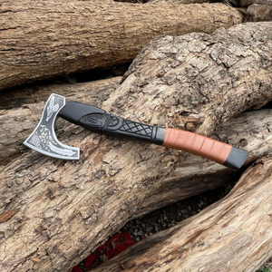 Hache Viking Nordique Sculptée Personnalisée en Gros, Hachette de Survie en Plein Air, Hache de Camping Forgée à la Main, Hache Ornementale Tomahawk avec Étui en Cuir - Product Image 2