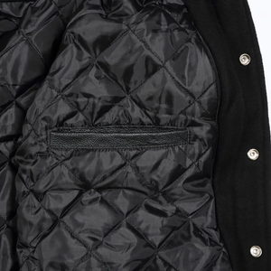 Veste bomber varsity personnalisée avec logo OEM, design professionnel confortable, manches en cuir, pour homme, patchwork. - Product Image 4