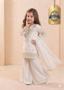ชุดปาลาซโซ่ลายชนเผ่าดีไซน์เนอร์ Fox Georgette พร้อมงานปักแขนยาวและผ้าคลุมไหล่ Latkan แบบหรูหรา - Product Image 2