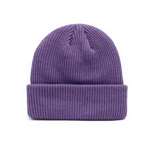 Gorro de Punto Personalizado Unisex Verde Oliva, Gorro de Invierno Minimalista Elástico y Cálido para Hombre, Gorro de Punto Suave y Cálido con Borde - Product Image 4
