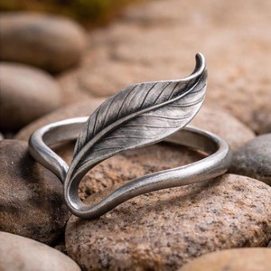 Bague en argent 925 au design minimaliste en forme de feuille, unisexe, à porter tous les jours, bijoux à motif végétal - Product Image 3