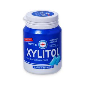 Lotte Xylitol Chicle sin azúcar Refrescante Sabor a fresa y menta 55,1G Paquete de botella grande para aliento fresco y cuidado bucal - Product Image 2