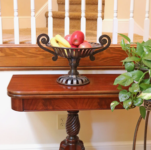 Bol en métal vintage antique avec base en métal, design unique, forme ronde, pour servir des fruits, idéal pour la maison et l'hôtellerie - Product Image 3