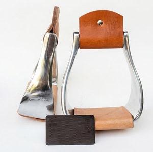 Équipement équestre en aluminium pour l'équitation vétérinaire : Paire d'étriers western en cuir antidérapants avec protection de la cheville - Product Image 1