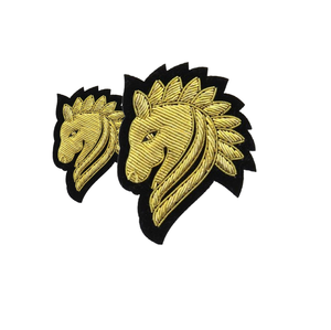 2026 Vente en gros de badges brodés de luxe écologiques personnalisés en fil de métal, faits à la main, grand design, fabriqués au Pakistan - Product Image 3