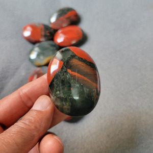 Piedra de sangre de primera calidad, piedra de Palma pulida, regalo de curación de amor, piedra preciosa Natural 100% para decoración, regalo a granel de Reiki Feng Shui - Product Image 3