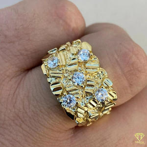 Bague pour homme en or jaune avec grappe de diamants de culture, style vintage, hip-hop, luxe, sertie de pierres. - Product Image 3