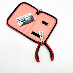 Pince professionnelle à pointe en U pour extensions de cheveux Poignée noire et rouge durable en acier inoxydable sur les poignées Pince d'extension de cheveux - Product Image 3