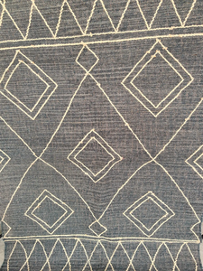 Tapis géométrique gris foncé style bohème, tapis tribal scandinave à pompons, décoration de sol moderne tissée à la main pour salon et chambre - Product Image 5