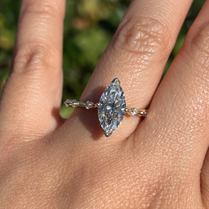 Anillo de Compromiso y Boda Clásico de Lujo con Diamante Ovalado de 2.35 Quilates Cultivado en Laboratorio, Certificado IGI, Chapado en Oro de 14K y Engaste Invisible - Product Image 3