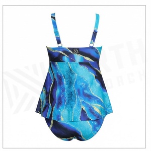Traje de baño de dos piezas de talla grande con un solo hombro, diseño asimétrico fruncido, falda con estampado degradado azul, control de abdomen y efecto moldeador - Product Image 3