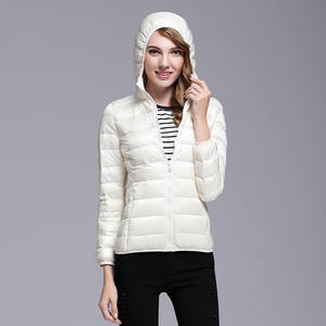 Veste d'hiver légère en duvet pour femme avec capuche coupe-vent ultra-légère - Product Image 1