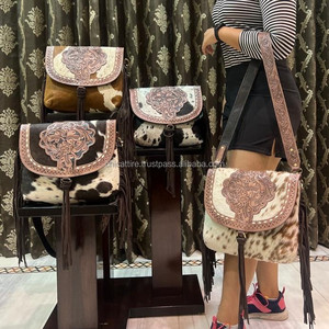 Nueva Llegada Western Real Hecho A Mano Pelo en Piel Tooled Cuero Flecos Sling Bag Mujeres con Estilo Oculto Llevar Casual Crossbody Bag - Product Image 3