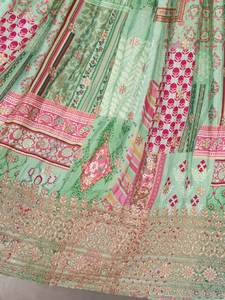 Elegante Conjunto de Lehenga Choli de Seda Chinnon Verde Pastel con Blusa Bordada y Dupatta de Chifón, Estilo Bollywood para Fiestas, Largo hasta el Suelo - Product Image 6