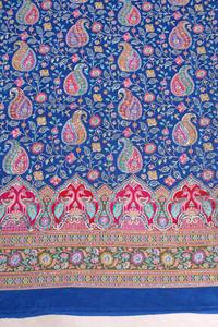 Tissu en crêpe naturel bleu roi avec broderie florale Paisley et imprimé placé, bordure ornementale épaisse pour Kurti et vêtements ethniques - Product Image 6