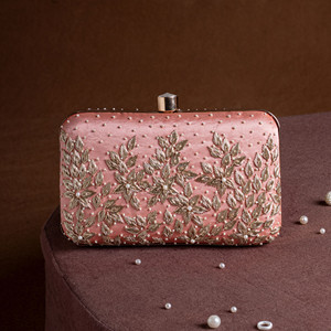 Bolso de Mano Clásico de Seda Suave Hecho a Mano con Diseño de Media Luna y Perlas para Fiestas y Eventos Casuales - Product Image 4