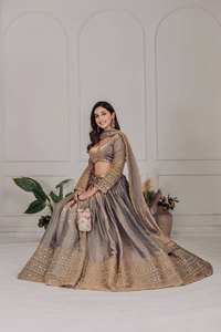 Tenue de mariée de qualité supérieure pour femme, Lehenga Choli semi-cousu avec broderies riches et dupatta en tulle, idéal pour les cérémonies de mariage - Product Image 4