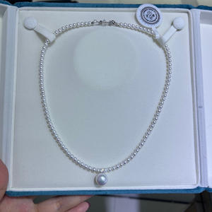 Collar de Perlas de Agua Dulce Casi Redondas de 3-4 mm con Incrustaciones de Piedras Brillantes Estrelladas, Cierre OT y Colgante Barroco - Product Image 1