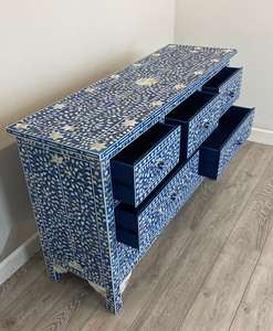 Mueble de Salón Moderno de Diseño con Incrustaciones de Nácar, Gabinete de Aglomerado Hecho a Mano con Cajones de Almacenamiento y Incrustaciones Florales Azules - Product Image 1