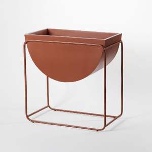 Support de luxe durable, jardinière en métal de haute qualité au design classique, allure intemporelle pour jardin et espace extérieur. - Product Image 1