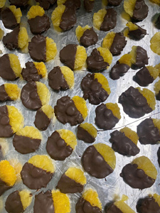 Mango Deshidratado Recubierto de Chocolate Negro/Chocolate Blanco, Mango Deshidratado en Rodajas Dulces y Jugosas - Product Image 5