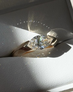 Bague de fiançailles en diamant de laboratoire East West Marquise, style signet à demi-sertissage - Product Image 2