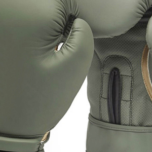 Gants de boxe d'entraînement en cuir véritable avec fermeture auto-agrippante pour le sparring, le MMA, le kickboxing et le fitness - Product Image 6