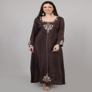 Conjunto de 3 piezas de ropa elegante para mujer, vestido Chudidar Dupatta color marrón con adornos de perlas y lentejuelas. - Product Image 5