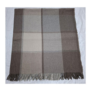 Manta Block Check Jacob para Cama con Diseño Elegante, Perfecta para el Hogar, Dormitorio y Sala de Estar - Product Image 3