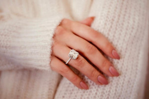 Bague de fiançailles classique en diamant taille Asscher, sertie de griffes en platine, bijoux pour femme - Product Image 3