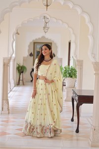 Lehenga Choli en soie traditionnel indien, best-seller, avec broderies, pour les fêtes d'été et les mariages, comprend un dupatta - Product Image 4