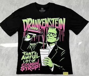 T-shirt pour homme à manches courtes, coupe classique, col rond, 100% coton jersey, style streetwear décontracté, blanc, avec motif imprimé 'Cough Syrup' sur le devant - Product Image 1