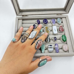 Anillos de latón al por mayor con gemas, surtidos, de piedra natural, chapados en plata, con engaste de bisel - Product Image 3