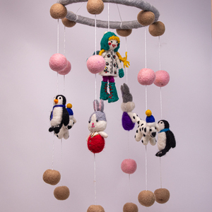 Móvil de Fieltro de Lana Hecho a Mano para Bebé, Decoración Colgante Ecológica para Cuarto de Bebé, Móvil de Cuna con Animales Adorables para Regalo de Recién Nacido - Product Image 2