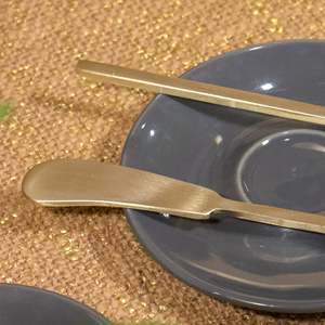 Cuchillo para Mantequilla de Acero Inoxidable Dorado, Cuchillo de Mesa Premium para Uso en Restaurantes y Hoteles, Cubertería - Product Image 2
