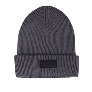 Bonnet tricoté unisexe personnalisé avec logo, gris côtelé en acrylique, style bonnet de pêcheur à revers avec patch en cuir noir - Product Image 2