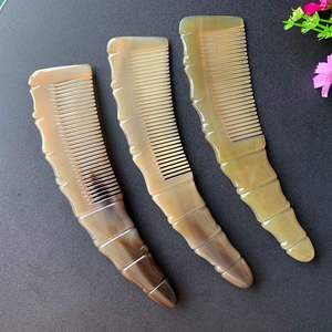 หวีเขาสัตว์แกะสลักลายด้วยมือ กันไฟฟ้าสถิต กันน้ำ สัมผัสเหมือนจริง คุณภาพสูง ช่วยสางผมไม่พันกัน นวดศีรษะ สำหรับผู้ชายและผู้หญิง - Product Image 2