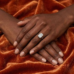 แหวนหมั้นหรูหราประดับมอสซาไนต์ทรงเหลี่ยมมรกตเงินแท้ 925 จาก Maed Jewels ของขวัญสำหรับผู้หญิงจากสหรัฐอเมริกา - Product Image 5